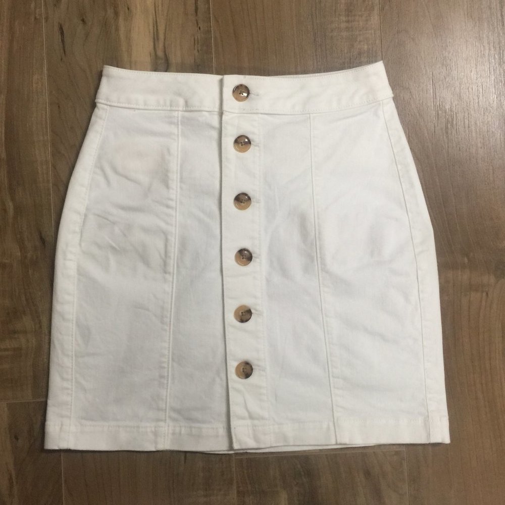 NWOT Loft white denim button down miniskirt 00P